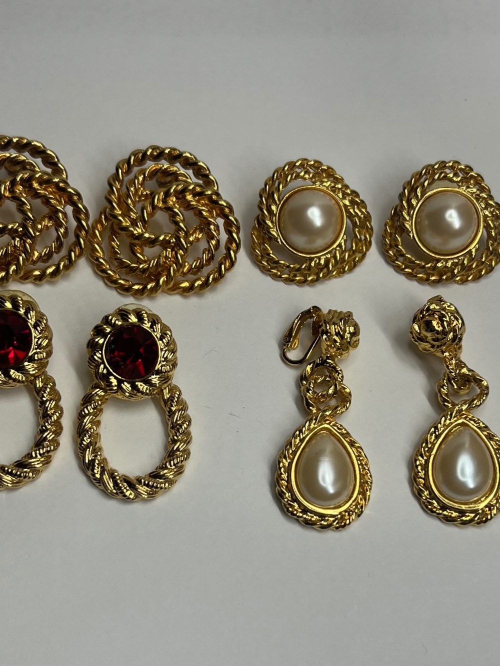 Vintage 80s 90s gold earrings with pearls and red gemstones #retro